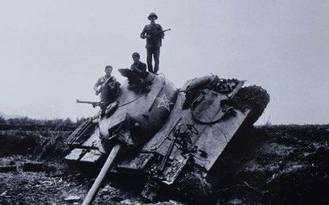 Loại vũ khí chống tăng này không những có thể hạ được xe tăng của đối phương mà còn rất thích hợp để tiêu diệt bộ binh địch khi đối phương thường xuyên sử dụng số lượng lớn với chiến thuật biển người. Nguồn ảnh: TTXVN.