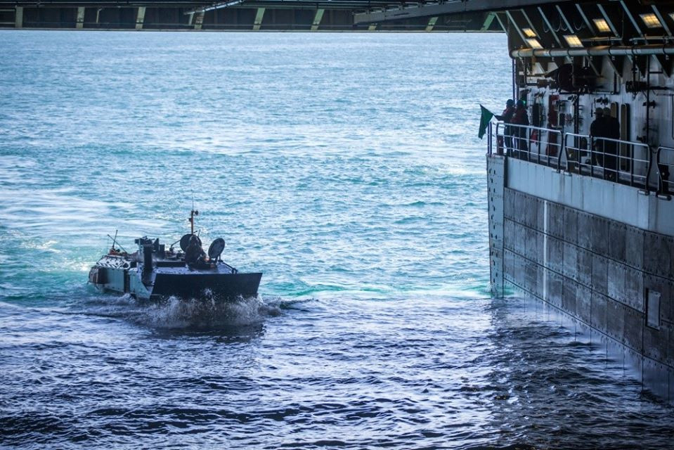 Việc sử dụng các loại thiết giáp đổ bộ như AAV-7 hay LVW-1 được cho là bước tiến khá lớn của quân đội Mỹ trong học thuyết đổ bộ đường biển. Nguồn ảnh: Pinterest.