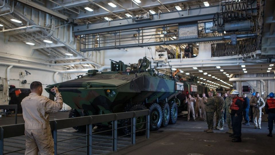 Hồi đầu tháng vừa rồi, Thủy quân Lục chiến Mỹ đã lần đầu tiên thử nghiệm xe thiết giáp chở quân lưỡng cư LVW-1. Nguồn ảnh: Pinterest.