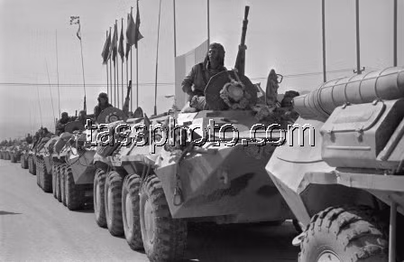 Có thể coi việc Hồng quân rút khỏi Afghanistan là một "chiến thắng" trên trường quốc tế của Mỹ. Tuy nhiên không lâu sau đó, Trung Đông lại tiếp tục chìm vào khói lửa và bản thân Mỹ cũng không thể kiểm soát được khu vực này. Nguồn ảnh: TASS.