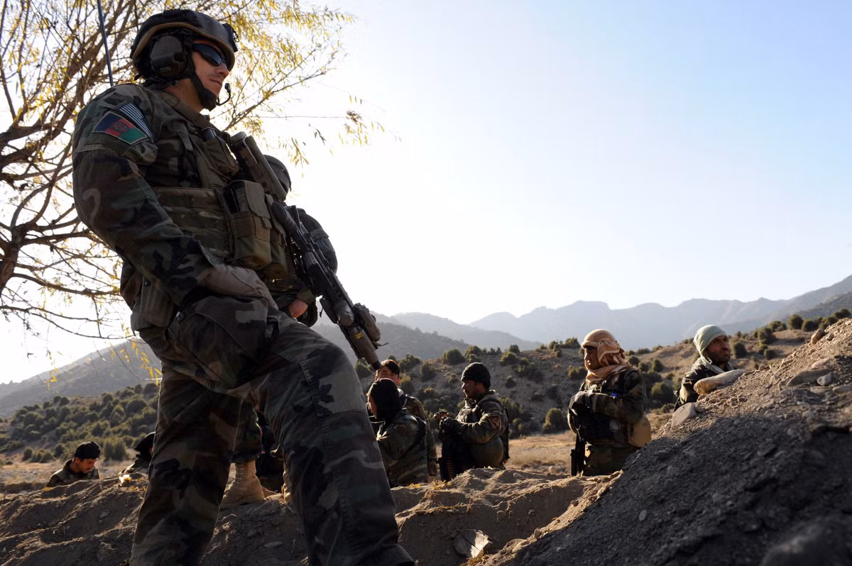 Quân đội Mỹ cho biết, những binh lính có "kinh nghiệm tầm trung" trong lực lượng lính mũ nồi xanh của quân đội nước này sẽ nhận được khoản tiền thưởng sáu chữ số nếu tiếp tục ở lại phục vụ thay vì về hưu. Nguồn ảnh: BI.