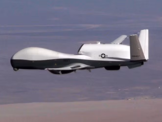 Máy bay được trang bị động cơ turbine cánh quạt Rolls-Royce AE3007H, có thể hoạt động ở độ cao tối đa là 18.000 m.