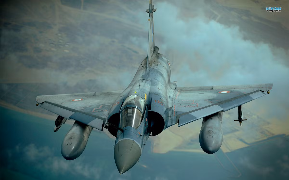 Nếu chúng ta chấp nhận sở hữu những tiêm kích Mirage-2000 từ các nước thứ ba và sau đó ký hợp đồng duy trì phụ tùng thay thế cũng như kéo dài tuổi thọ với tập đoàn Dassault của Pháp, cái giá phải trả sẽ rất rẻ. Nguồn ảnh: Airfighter.