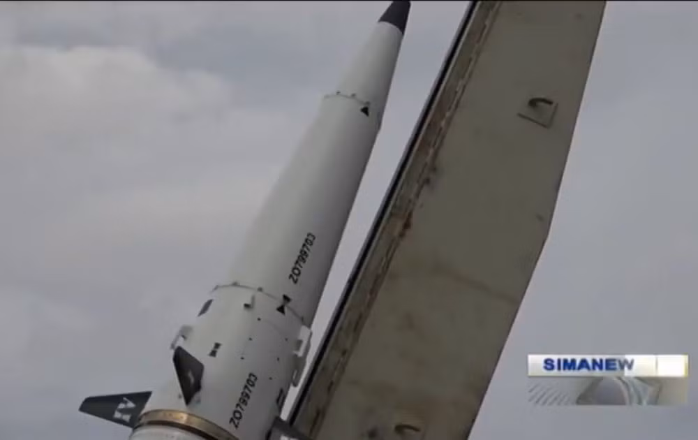 Trọng lượng tổng cộng của loại tên lửa này lên tới gần 2 tấn. Tên lửa có tầm bắn xa hơn 200 km so với loại Fateh-110 cũ trong khi trọng lượng chỉ bằng một nửa. Nguồn ảnh: Livejournal.