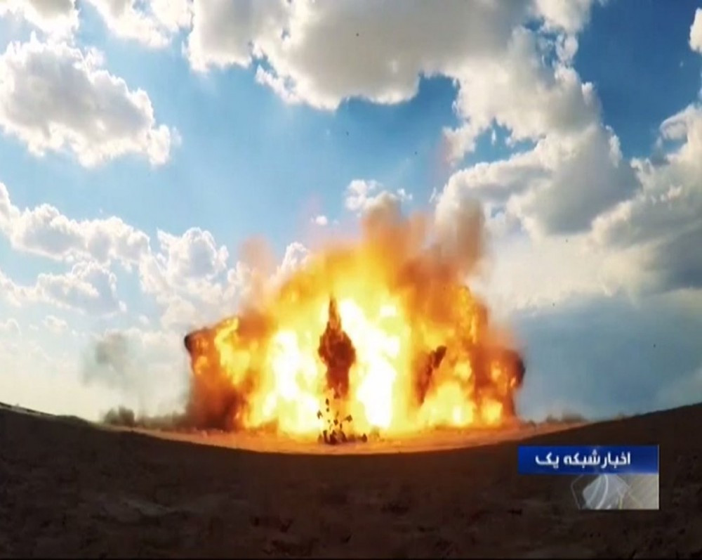 Do đặc tính này, tên lửa sử dụng nhiên liệu rắn sẽ tăng tốc tực nhanh nhưng cũng chính vì tăng tốc quá nhanh, quỹ đạo bay của nó sẽ không thể phức tạp được như những loại tên lửa sử dụng nhiên liệu lỏng. Nguồn ảnh: Livejournal.