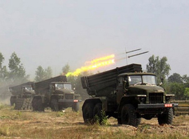 Với việc sử dụng cỡ nòng và cung cấp tầm bắn khác nhau, các tổ hợp BM-14 cũng như BM-21 có thể sử dụng phối hợp với Flute, cung cấp hoả lực "tầng tầng lớp lớp", phù hợp với từng loại mục tiêu và từng điều kiện tác chiến cụ thể khác nhau. Nguồn ảnh: QDND.