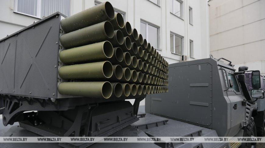 Theo các thông tin được Belarus đăng tải, tổ hợp Flute sẽ được trang bị hệ thống bắn tự động kèm theo hệ thống dẫn đường vệ tinh. Hai hệ thống này khi kết hợp sẽ cho phép phóng đạn phản lực với độ chính xác cao dù bản thân đạn phản lực của Flute là loại không dẫn đường. Nguồn ảnh: BMPD.