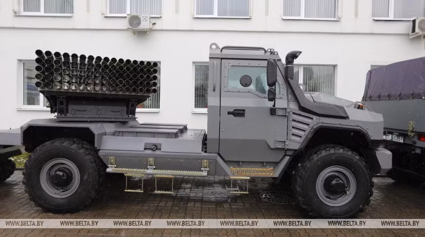 Đặc biệt, Flute tương thích với các loại đạn pháo phản lực 80mm đời cũ từng được Liên Xô sản xuất trong quá khứ. Đây là một điểm mạnh của tổ hợp này khi nó tận dụng được đạn tồn kho số lượng lớn ở Nga và Belarus hiện nay. Nguồn ảnh: BMPD.