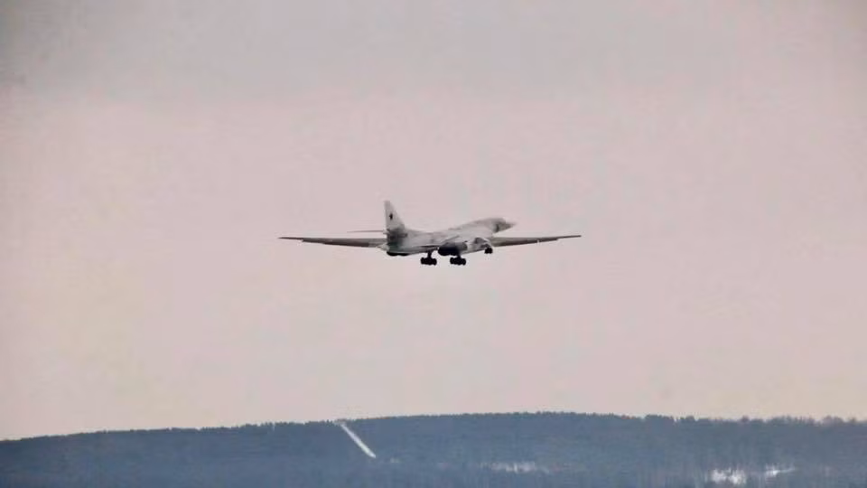 Theo dự kiến, Tu-160M sẽ được bàn giao tới Không quân Vũ trụ Nga trong năm 2021 và trong thời gian từ nay tới hết năm, Tu-160M sẽ thực hiện hàng loạt các chuyến bay thử nghiệm với cường độ cao. Nguồn ảnh: Rumil.