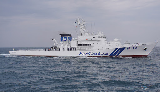 Với yêu cầu thiết kế phù hợp với "đa nhiệm vụ", các tàu Kunigami có thiết kế cực kỳ hiện đại, cho phép nó di chuyển ổn định ở tốc độ thấp, có bể chứa nước thăng bằng trong tàu ngoài ra còn có hệ thống ổn định điện tử và cả khả năng chống đạn. Nguồn ảnh: Livejournal.