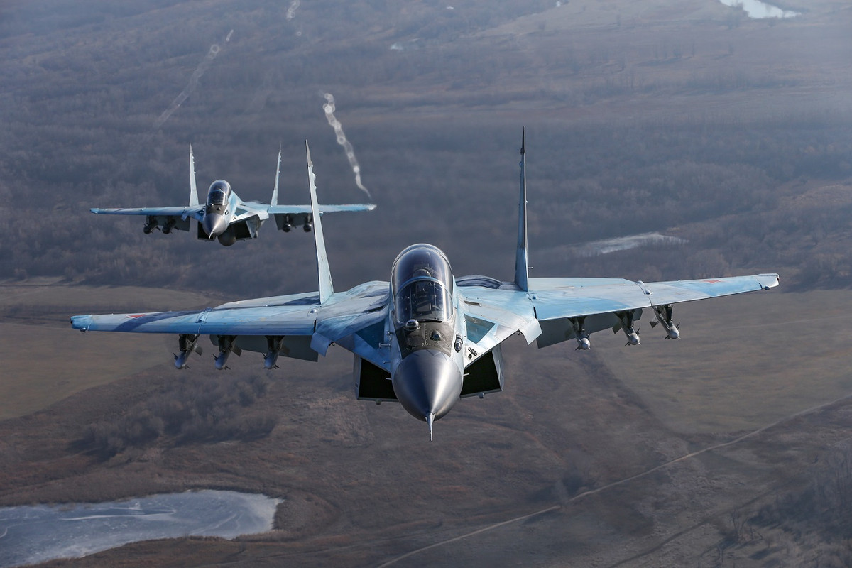 MiG-35 hay còn có tên NATO là Fulcrum Foxtrot - là kiểu tiêm kích đa năng mới nhất thuộc dòng MiG-29. Loại chiến đấu cơ này từng được kỳ vọng là mặt hàng xuất khẩu chủ lực của Nga trong quá khứ bên cạnh với các tiêm kích Su-30 của Sukhoi. Nguồn ảnh: Rumil.