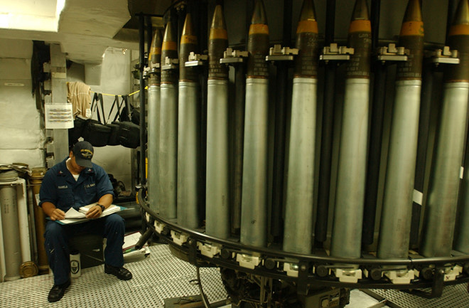 Cơ cấu nạp đạn tự động của khẩu pháo 76mm trên tàu John Midgett trước khi được tháo dỡ. Nguồn ảnh: John Midgett.