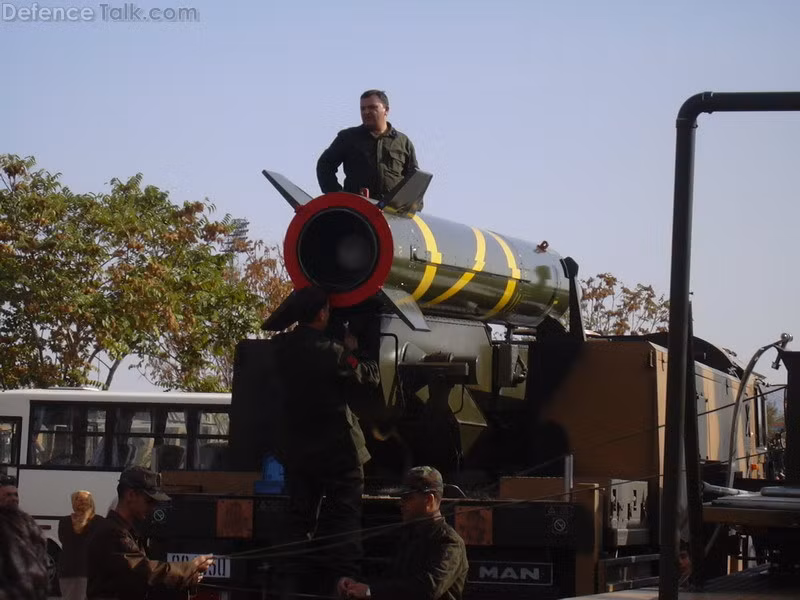 Loại tên lửa này cũng có khả năng cơ động rất cao khi nó được đặt trên hệ thống khung gầm xe tải do MAN thiết kế với dẫn động 6 bánh độc lập hoàn toàn. Nguồn ảnh: Rumil.