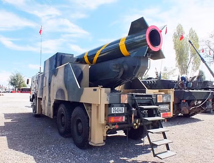 Ra đời từ năm 1998, loại tên lửa này được thiết kế để tấn công các mục tiêu có giá trị cao như hệ thống phòng không của đối phương, trạm chỉ huy chiến thuật tiền tiêu, các công trình mang tính chiến lược hay các trạm hậu cần. Nguồn ảnh: Rumil.