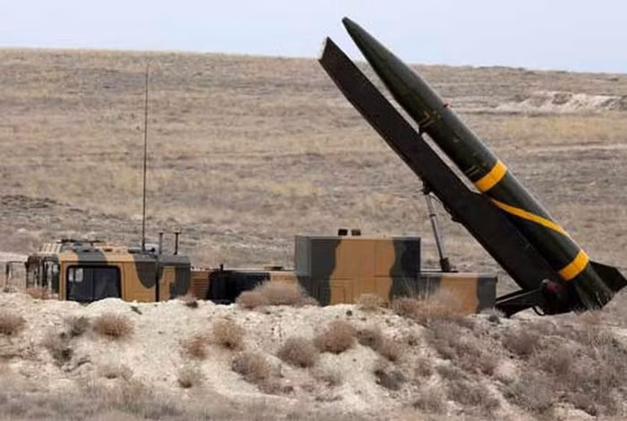 Mặc dù vậy, đây vẫn có thể coi là loại tên lửa đạn đạo tầm ngắn có tính răn đe cực kỳ cao, đủ sức để xuyên thủng nhiều hệ thống phòng không trên thế giới hiện nay. Nguồn ảnh: Rumil.