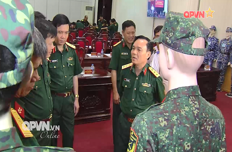 Mặc dù vậy, thuật toán để tạo ra những mảng màu kỹ thuật số in trên vải may quân phục digital là cực kỳ khó hoàn thiện. Nếu thuật toán không hoàn thiện hoặc kém trong khâu xử lý, sẽ rất khó đạt được hiệu quả ngụy trang như trên lý thuyết. Nguồn ảnh: QPVN.