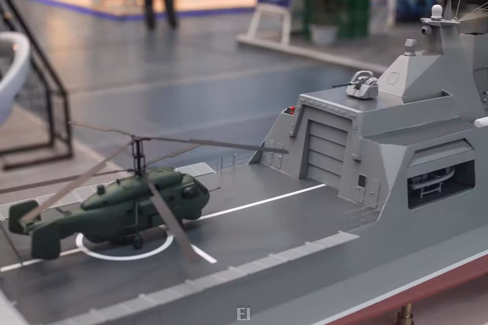 Đặc biệt, khoang sau của các tàu Sigma ngoài một sàn đỗ trực thăng còn được bố trí sẵn một nhà chứa trực thăng. Nguồn ảnh: @Duy Lê.