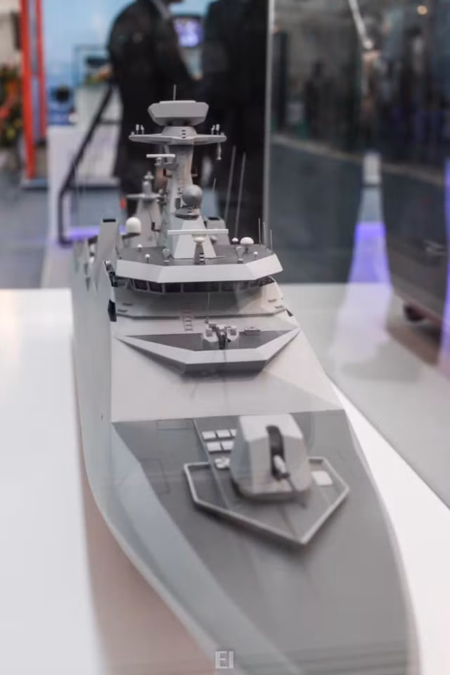 Phía trước tàu cũng được trang bị một khẩu pháo 20mm, đây là pháo tự động, được điều khiển từ khoang hoả lực và không cần xạ thủ trực tiếp sử dụng. Nguồn ảnh: @Duy Lê.