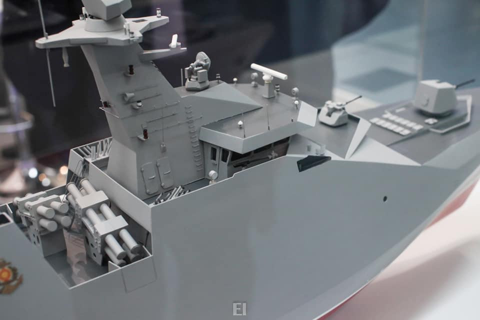 Phiên bản thứ hai cũng không có mấy khác biệt so với phiên bản kể trên, điểm khác biệt đáng kể duy nhất tới từ phần nhà chứa trực thăng và hệ thống ngư lôi. Nguồn ảnh: @Duy Lê.