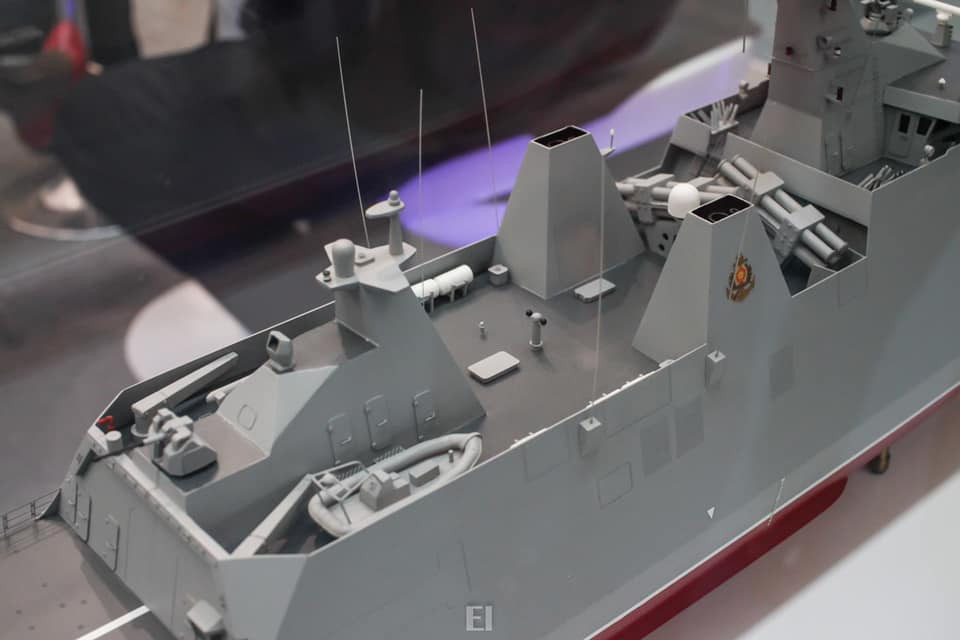 Phiên bản thứ hai này đã cắt bỏ bớt đi cụm ngư lôi được đặt bên lườn tàu như ở phiên bản trước. Nguồn ảnh: @Duy Lê.