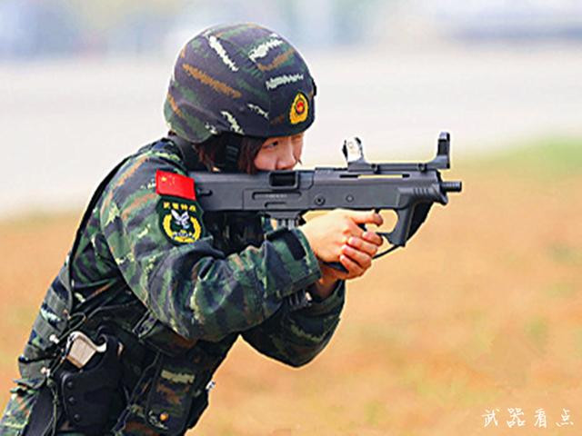 Súng tiểu liên JS 9mm là bản xuất khẩu của súng tiểu liên QCW-05 được sử dụng trong biên chế của quân đội Trung Quốc hiện nay. Nguồn ảnh: Sina.