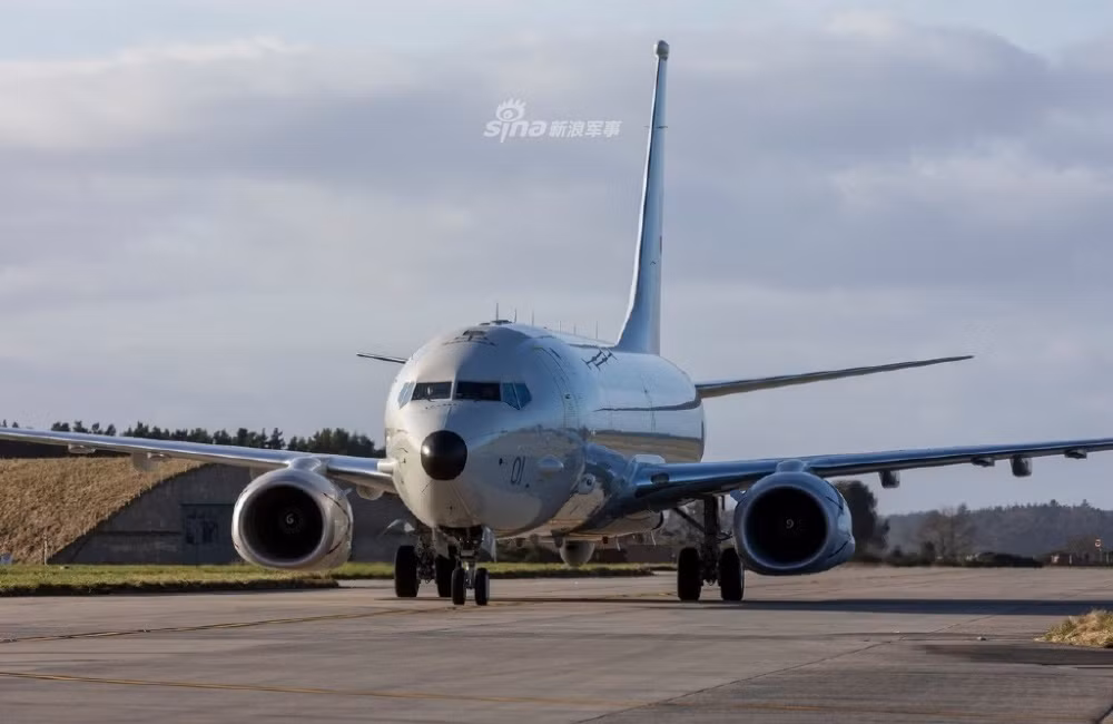 Mới đây, Không quân Hoàng gia Anh đã nhận chiếc P-8A Poseidon đầu tiên trong số 9 chiếc được Bộ quốc phòng Anh đặt hàng từ Boeing Mỹ. Nguồn ảnh: AirRec.