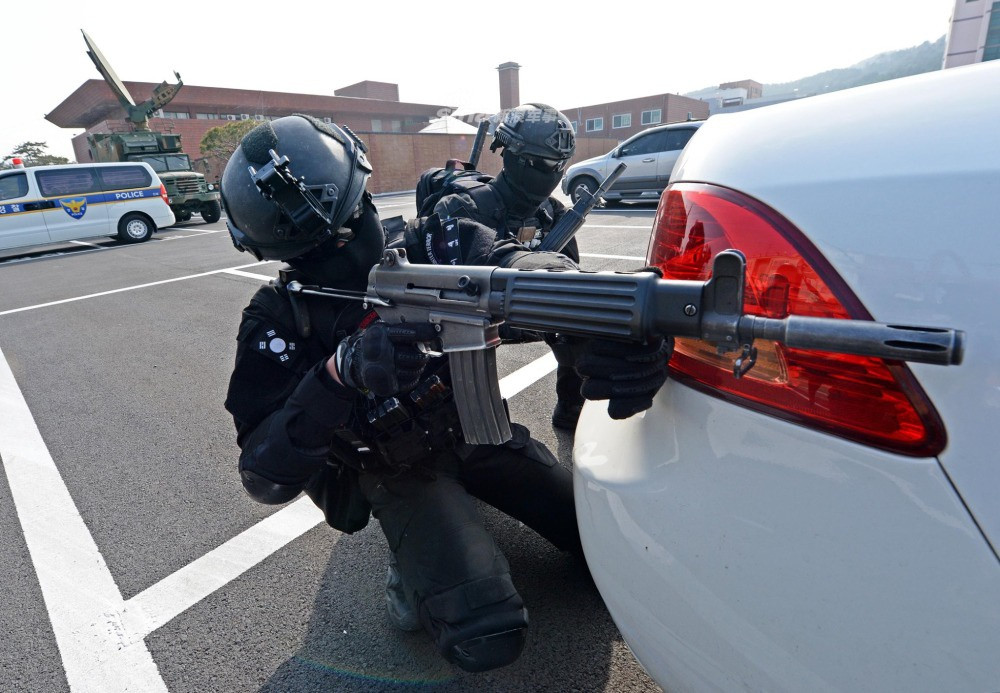 Đây cũng được coi là căn cứ hải quân quan trọng nhất của Mỹ tại Hàn Quốc tính tới thời điểm hiện tại, có nhiệm vụ là nơi neo đậu của hàng trăm tàu chiến Mỹ các loại trong đó có cả các tàu sân bay, tàu ngầm hạt nhân,... Nguồn ảnh: Sina.