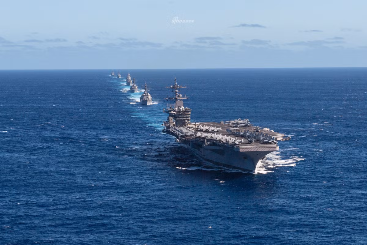Ngoài ra còn có các khu trục hạm DDG-91 Pinckney, DDG-100 Kidd và DDG-115 Rafael Peralta - tổng cộng quân số hộ tống cho USS Theodore Roosevelt lên tới gần 6000 thuỷ thủ và sĩ quan chỉ huy. Nguồn ảnh: Sina.