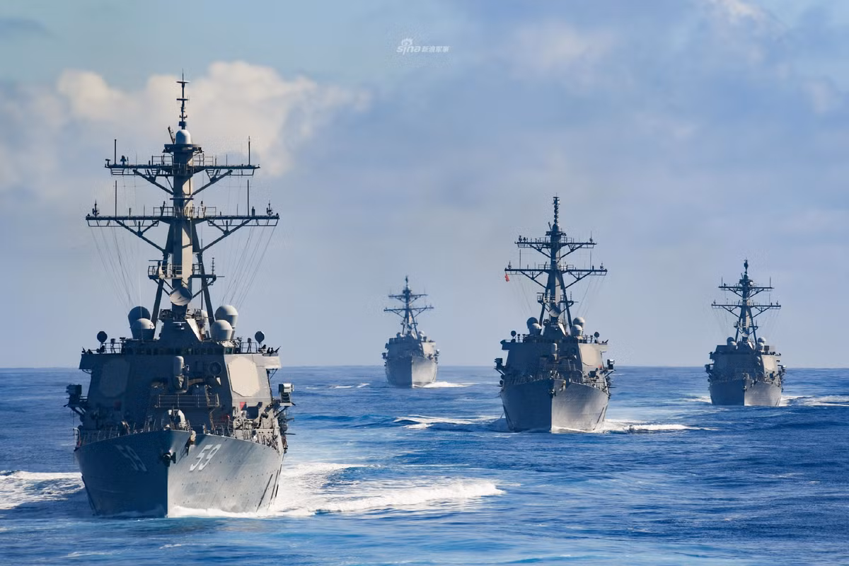 Đây cũng được coi là hải trình hành quân dài hơi đầu tiên với quy mô lớn tới như vậy của Hải quân Mỹ trong năm 2020 này. Nguồn ảnh: Sina.