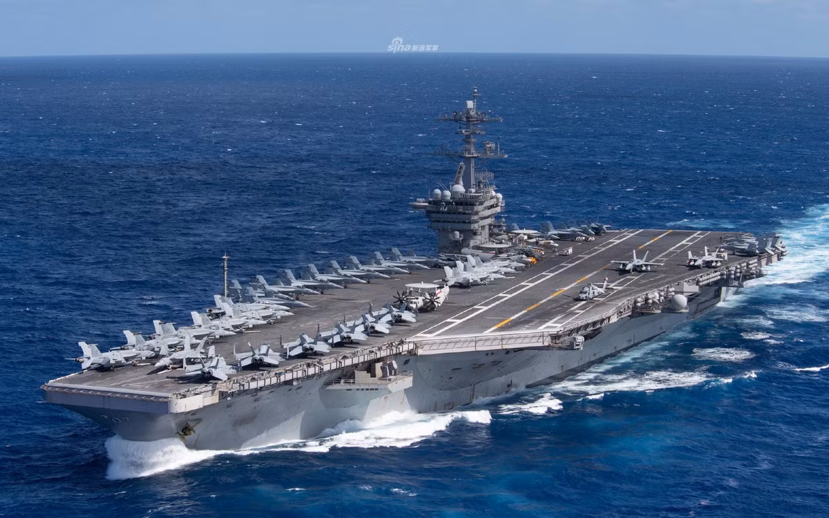 Tham gia hành quân trên hải trình vượt Thái Bình Dương lần này với tàu sân bay USS Theodore Roosevelt còn có tuần dương hạm CG-52 Bunker Hill cùng khu trục hạm DDG-59 Russell và DDG-60 Paul Hamilton. Nguồn ảnh: Sina.