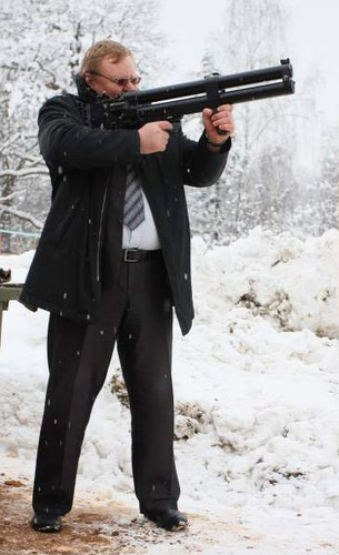 Súng phóng lựu DP-64 được thiết kế với nhiều loại đạn khác nhau nhưng tất cả đều nhắm tới mục đích là bảo vệ tàu, cảng biển, chống biệt kích, người nhái của đối phương. Ba loại đạn của DP-64 bao gồm pháo sáng, đạn nổ và đạn ít gây sát thương để đối phó với cướp biển hoặc tàu cá trái phép ngoan cố. Nguồn ảnh: Topwar.