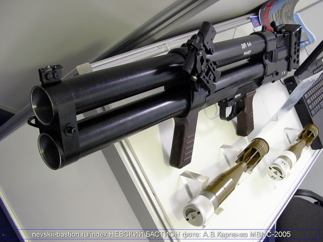 Theo nhiều thông tin chưa được kiểm chứng, Việt Nam có sử dụng khẩu súng phóng lựu này trong biên chế của lực lượng hải quân. Tuy nhiên chưa có bất cứ bằng chứng nào để chứng minh thông tin trên là thật, bản thân ở Nga - quê hương của khẩu DP-64 - khẩu súng này cũng không được sử dụng rộng rãi. Nguồn ảnh: Topwar.