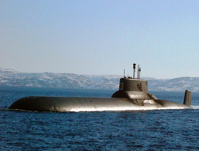 Để mang được lượng vũ khí khủng khiếp này, Akula có một kích thước rất lớn với chiều dài 172,8 m; chiều rộng 23,3 m.