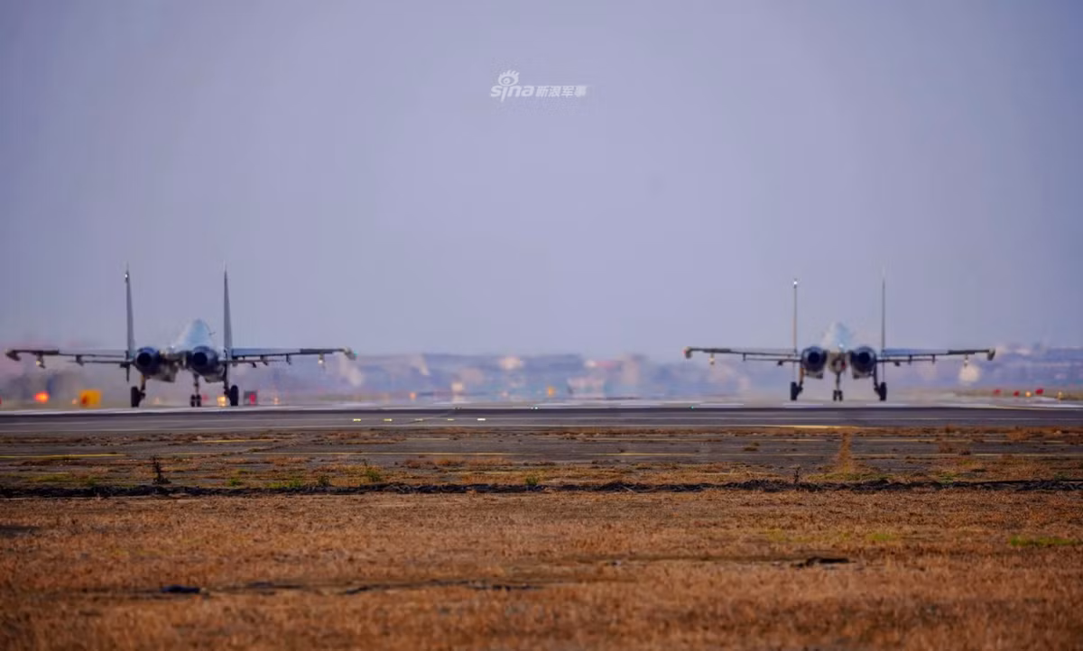 Su-30MK2 là phiên bản cải tiến sâu, được chuyên môn hoá vào nhiệm vụ tấn công không đối hải và không đối đất. Nguồn ảnh: Sina.