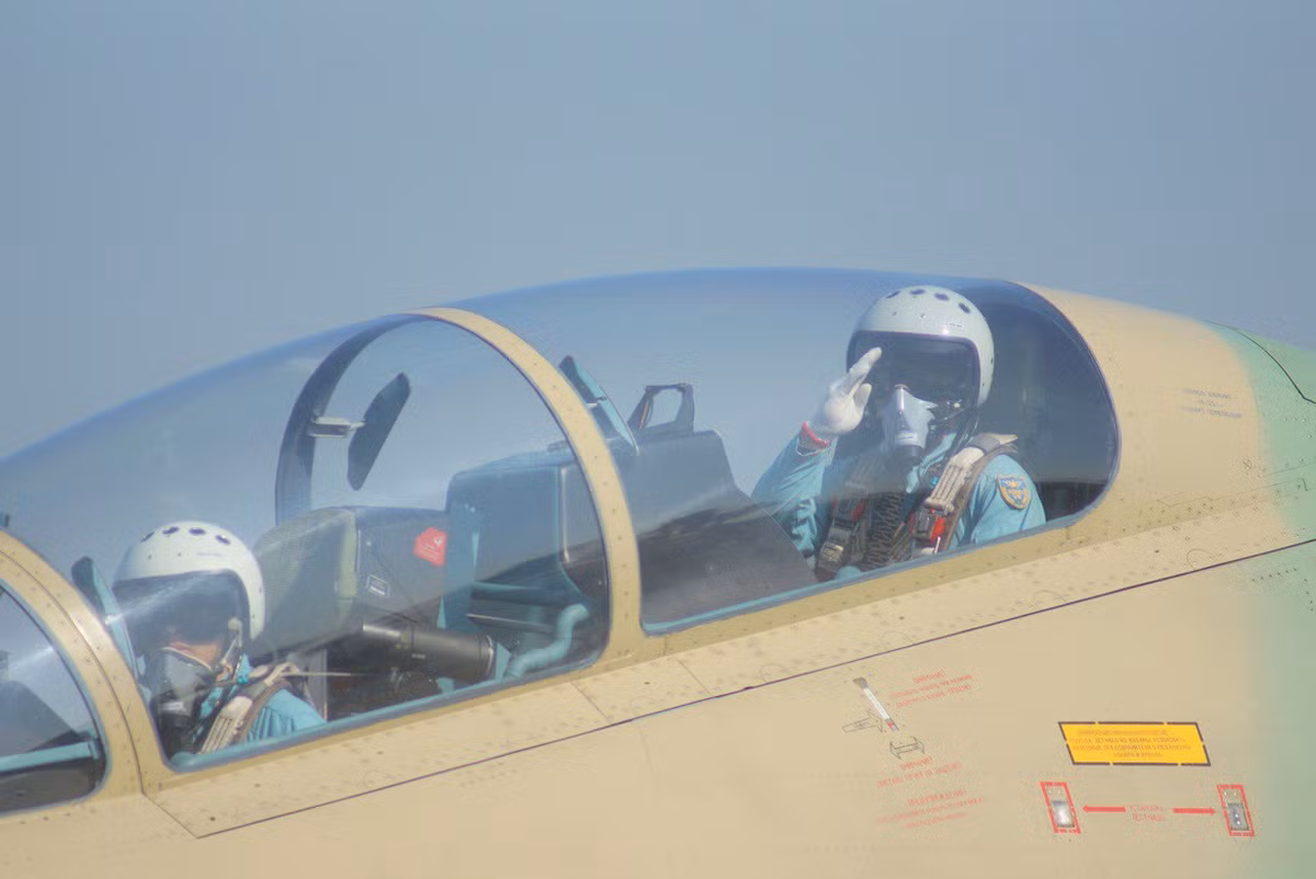 Su-30MK2 của Việt Nam được trang bị 12 giá treo vũ khí dưới cánh và thân, tổng trọng lượng vũ khí tối đa mà mỗi chiếc Su-30MK2 mang theo được là 8 tấn. Nguồn ảnh: KQVN.