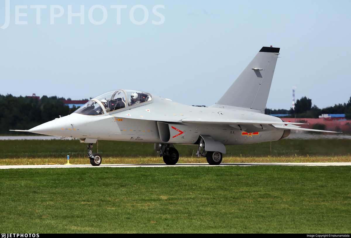 Hệ thống huấn luyện mô phỏng này cho phép L-15 trở thành máy bay huấn luyện cho các phi công tiêm kích thế hệ năm của Trung Quốc như J-20 hay J-31. Nguồn ảnh: Jetphotos.