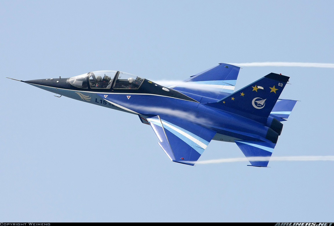 Loại máy bay được biết tới như phiên bản Yak-130 Trung Quốc sản xuất nội địa đó là L-15 hay còn có tên gọi đầy đủ là Hồng Đô Liệp Ưng 15. Nguồn ảnh: Airliners.