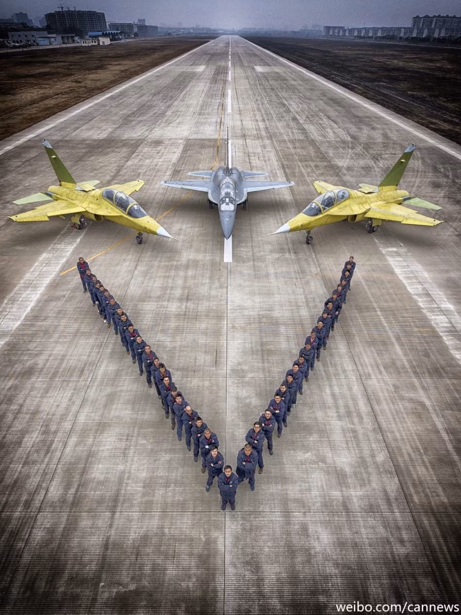 Chuyến bay đầu tiên của loại máy bay này được thực hiện từ năm 2006 và tới năm 2010, L-15 được giới thiệu, đưa vào sử dụng trong Không quân Trung Quốc. Nguồn ảnh: Cannews.