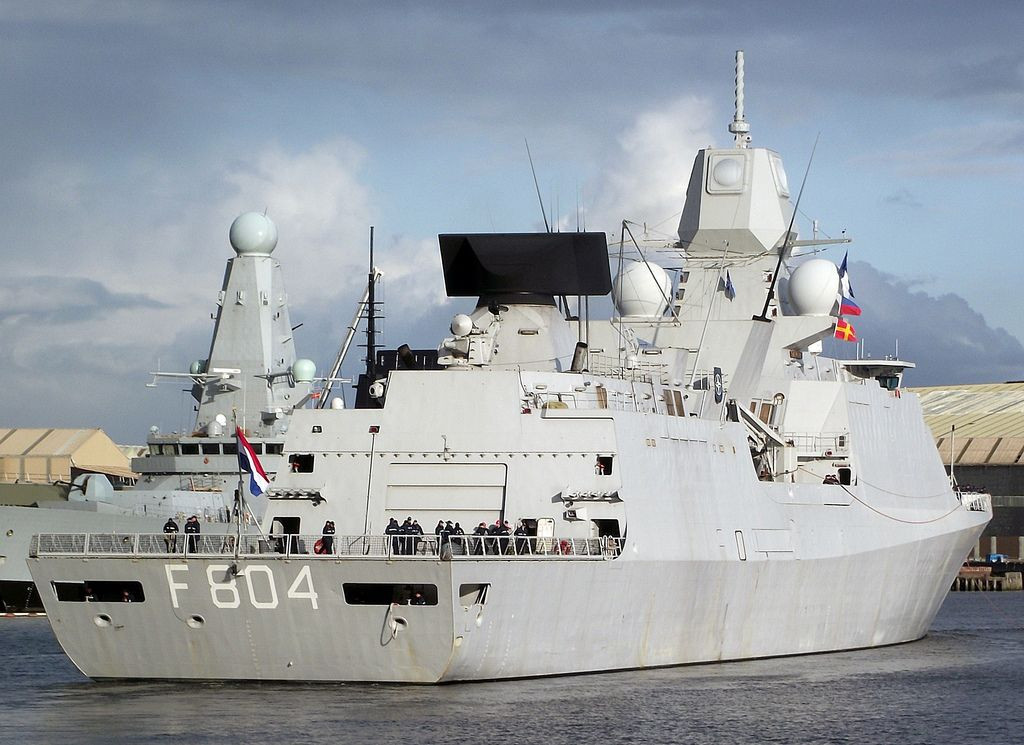 Truyền thông quốc tế đang rộ lên thông tin về việc Việt Nam khước từ lời mời mua thêm hai tàu hộ vệ Gepard 3.9 từ phía Nga. Nếu thông tin trên là đúng, chúng ta hoàn toàn sẽ có cơ hội tiếp cận với nhiều loại tàu chiến phương Tây hiện đại hơn nhiều trong đó có các tàu chiến do Hà Lan sản xuất. Nguồn ảnh: Pinterest.