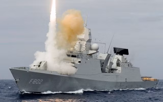 Nếu được đưa về Việt Nam trong tương lai, các khinh hạm De Zeven Provinciën xứng đáng trở thành soái hạm của chúng ta và sẽ là một trong những nhân tố khiến mọi đối phương phải e dè khi đối đầu với Hải quân Việt Nam trên biển. Nguồn ảnh: Pinterest.