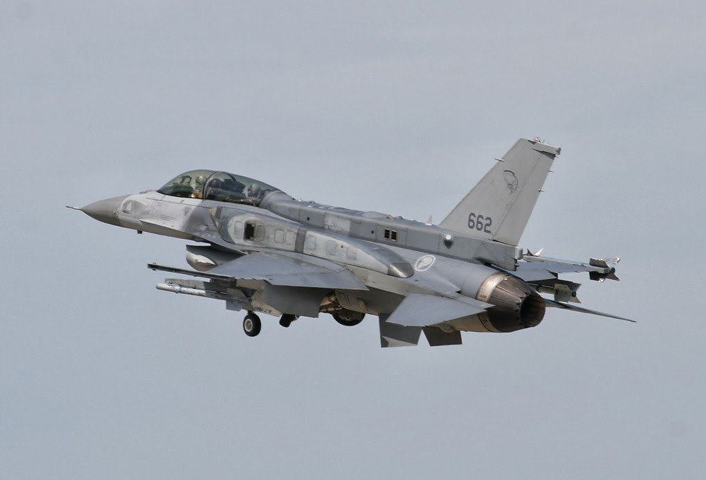 Hiện tại, Singapore đang sở hữu 62 chiến đấu cơ F-16 trong đó có 14 chiếc đang đóng quân tại Mỹ để phục vụ việc huấn luyện phi công, số còn lại được đặt ở Singapore. Nguồn ảnh: Jetfighter.