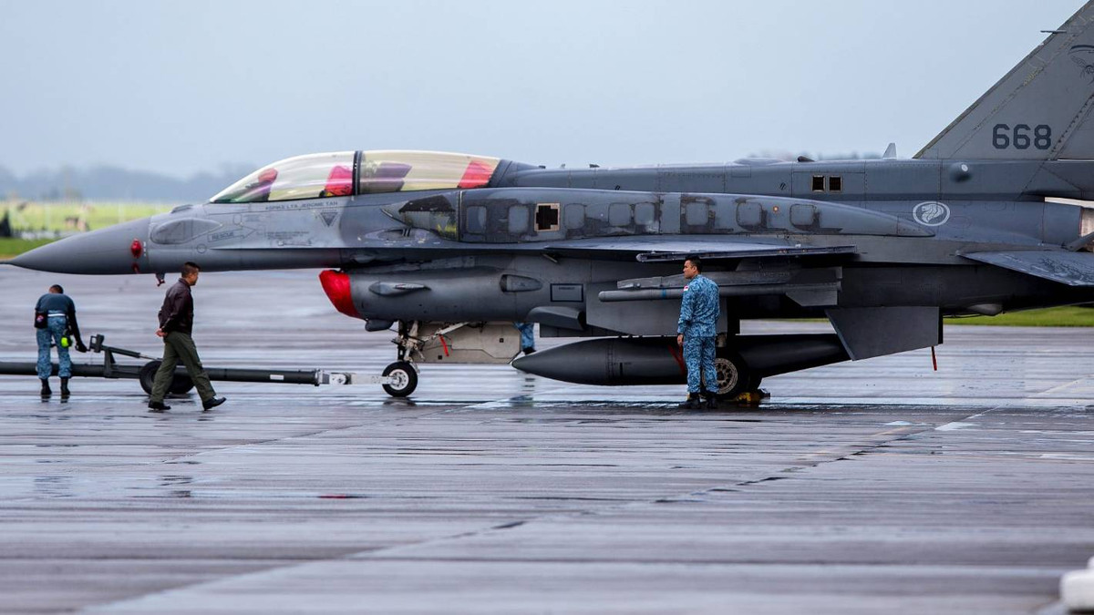 Các chiến đấu cơ F-16 của Singapore hiện tại phần lớn là phiên bản Block 52 sẽ được nâng cấp lên phiên bản Block 70/72 kèm theo đó là hệ thống radar và kiểu dáng khí động học như F-16V. Nguồn ảnh: Jetfighter.