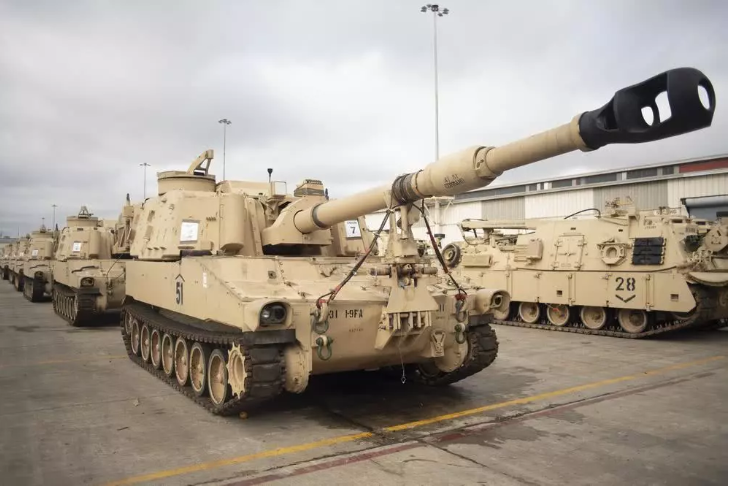 Việc triển khai một số lượng lớn thiết giáp và vũ khí hạng nặng tới châu Âu mà đích đến cuối cùng lại là Ba Lan - quốc gia sát biên giới Nga được coi là cách Washington gửi thông điệp cứng rắn tới Moscow. Nguồn ảnh: QQ.