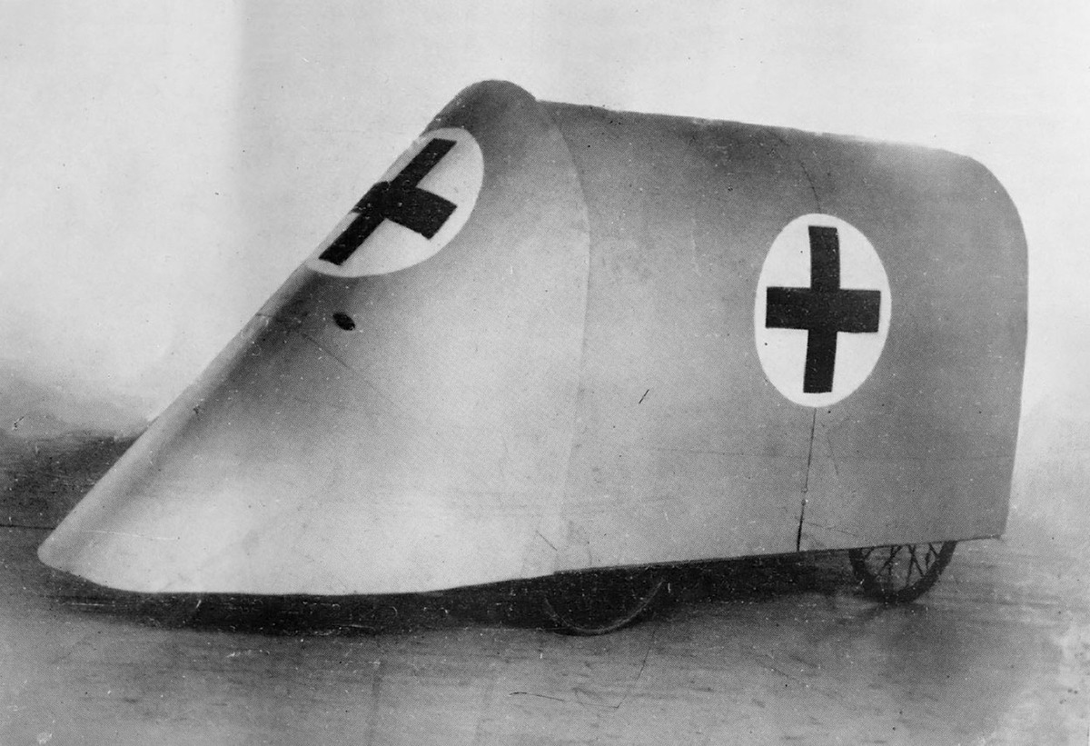 Xe cứu thương trong Chiến tranh Thế giới thứ nhất có hình dáng không thể kỳ cục hơn. Nguồn ảnh: TA.