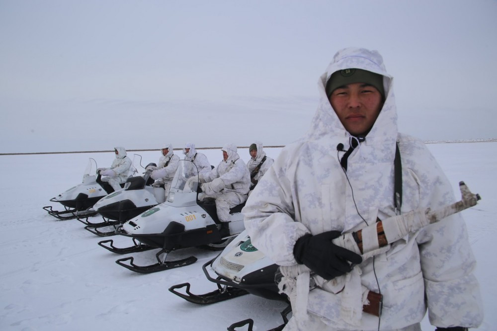 Các phương tiện hiện đại như xe máy tuyết cũng được trang bị để phục vụ cho việc tuần tra trên những tuyến biên giới thảo nguyên mênh mông này. Nguồn ảnh: BMDP.