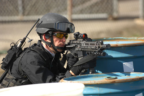 Tương tự như mẫu súng trường tấn công M4 Carbine, súng cũng sử dụng cơ chế trích khí nòng và khoá nòng xoay để tự động nạp đạn khi bắn liên thanh. Nguồn ảnh: FERFRANS.