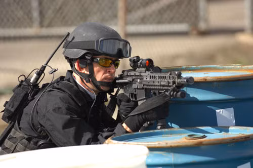 Tương tự như mẫu súng trường tấn công M4 Carbine, súng cũng sử dụng cơ chế trích khí nòng và khoá nòng xoay để tự động nạp đạn khi bắn liên thanh. Nguồn ảnh: FERFRANS.