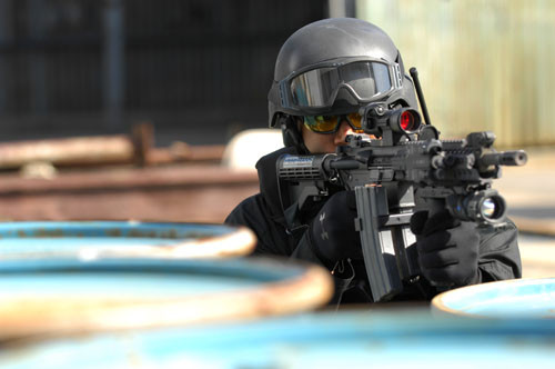 Có được khả năng này là do súng được trang bị hệ thống độc quyền được cấp bằng sáng chế của Ferfrans, cho phép tốc độ bắn của súng giảm xuống chỉ còn 680 viên/phút so với 950 viên/phút ở phiên bản M4 Carbine gốc. Nguồn ảnh: FERFRANS.