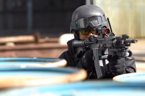 Có được khả năng này là do súng được trang bị hệ thống độc quyền được cấp bằng sáng chế của Ferfrans, cho phép tốc độ bắn của súng giảm xuống chỉ còn 680 viên/phút so với 950 viên/phút ở phiên bản M4 Carbine gốc. Nguồn ảnh: FERFRANS.