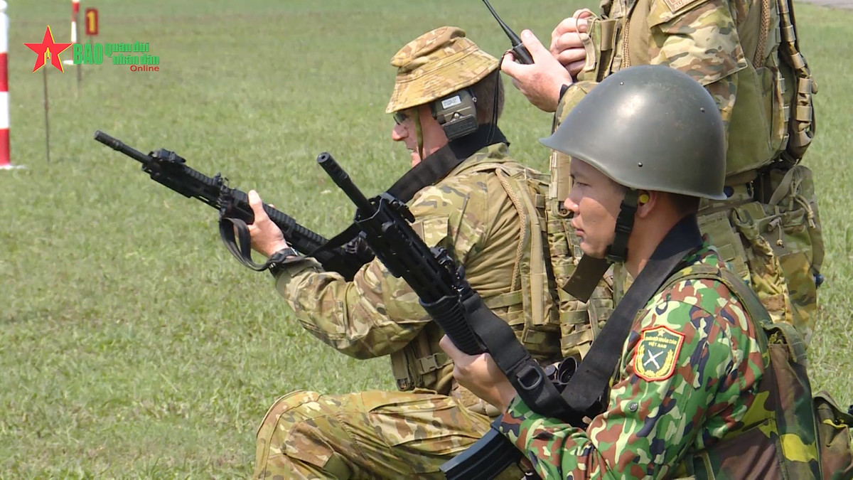Khẩu súng trong hình là súng trường thiện xạ SOAR phiên bản Mod.18 được sản xuất bởi hãng Ferfrans của Mỹ - một loại vũ khí hiện đại có xuất xứ phương Tây mới xuất hiện trong kho khí tài của quân đội Việt Nam. Nguồn ảnh: QĐND.